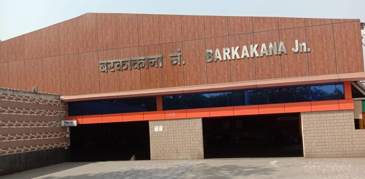 शक्तिपुंज एक्सप्रेस के सामने कूद कर जान देने का किया गया प्रयास