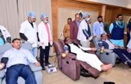 मुख्यमंत्री ने झारखंड मंत्रालय में आयोजित मेगा ब्लड डोनेशन कैंप में रक्तदान कर स्वैच्छिक रक्तदान महाअभियान का किया शुभारंभ