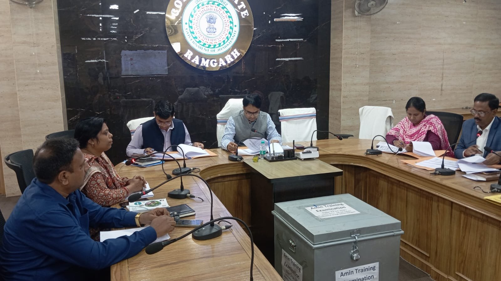 मनरेगा, प्रधानमंत्री आवास योजना, अबुआ आवास योजना के तहत उपायुक्त की अध्यक्षता में हुआ बैठक