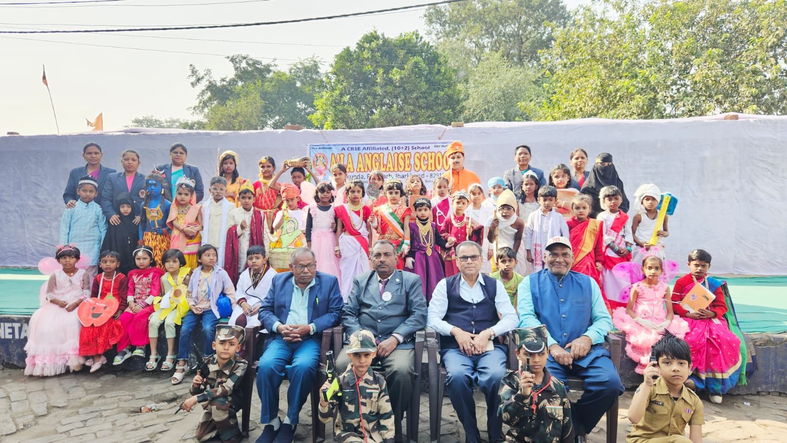 मंच ही वह दर्पण है,जहाँ प्रतिभा, कल्पना और आत्मविश्वास एक साथ झलकते हैं: प्राचार्य