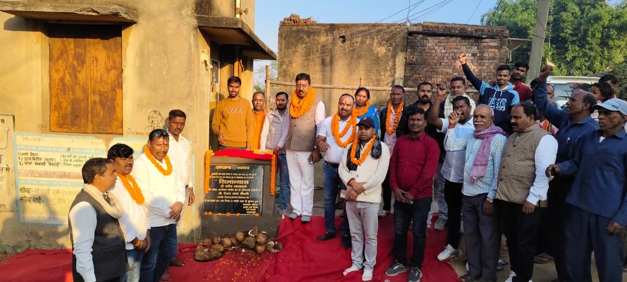 गांव में बन रही सड़कों से बदल रही ग्रामीणों की जीवन शैली : विधायक