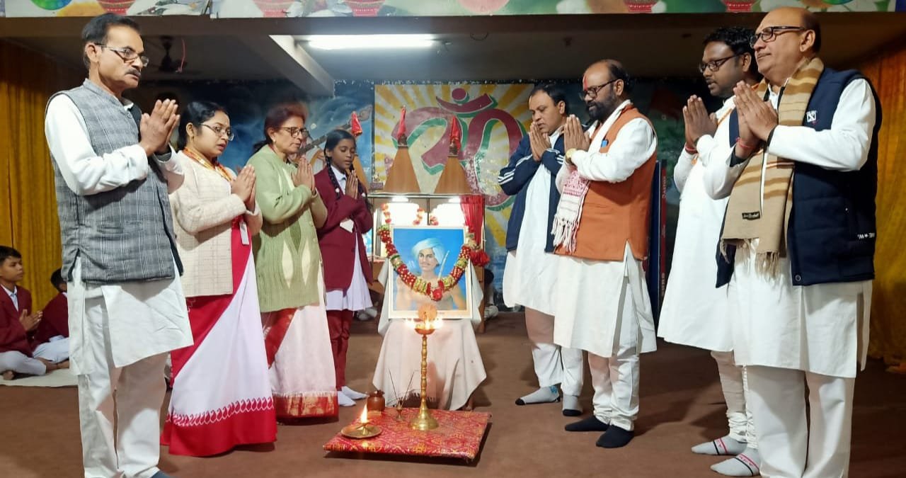 धरती आबा भगवान बिरसा मुंडा जयंती पर सरस्वती शिशु विद्या मंदिर में भव्य कार्यक्रम