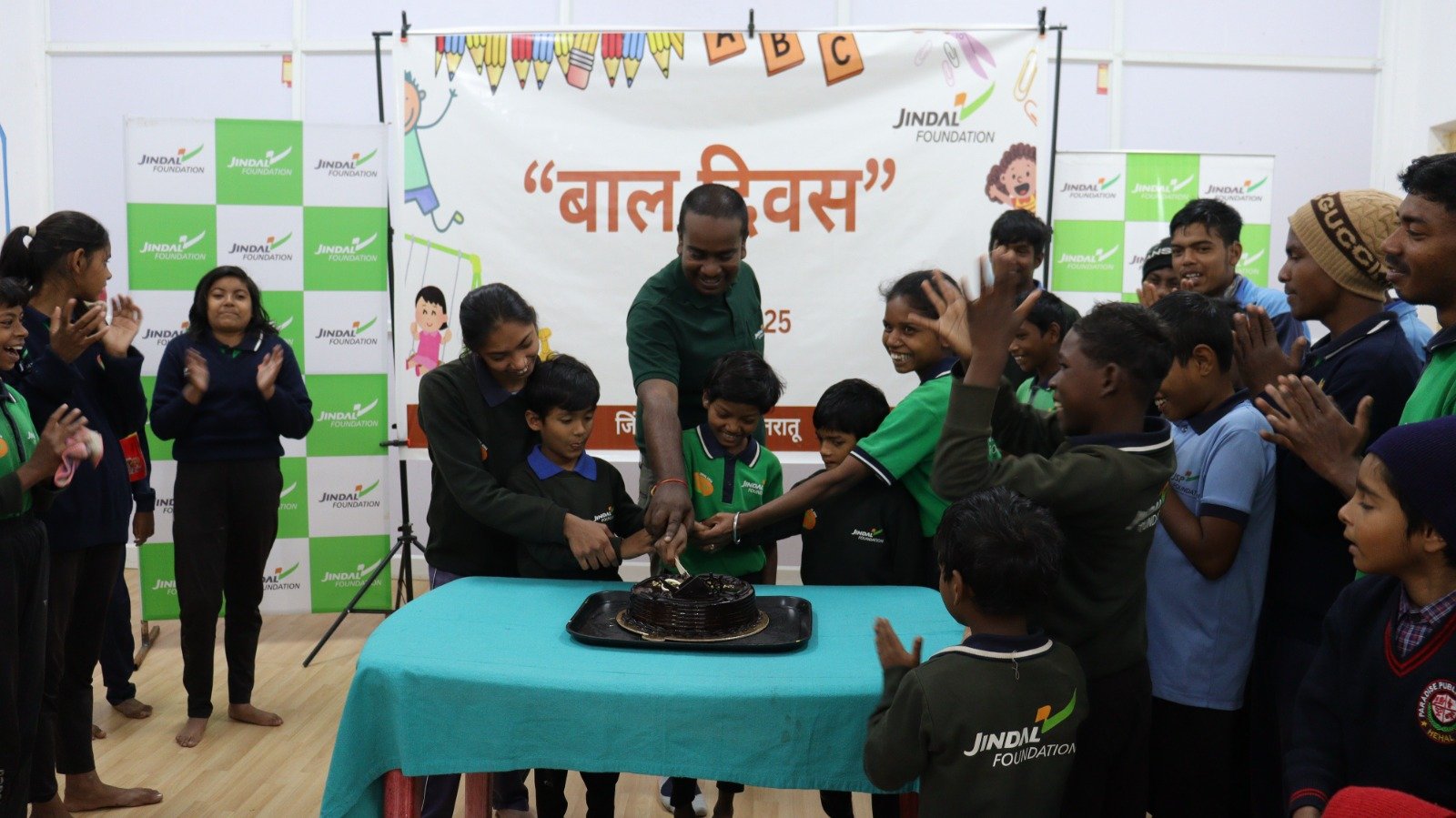 बाल दिवस पर जिंदल स्टील पतरातू के जिंदल आशा और ओ.पी. जिंदल स्कूल में जोश