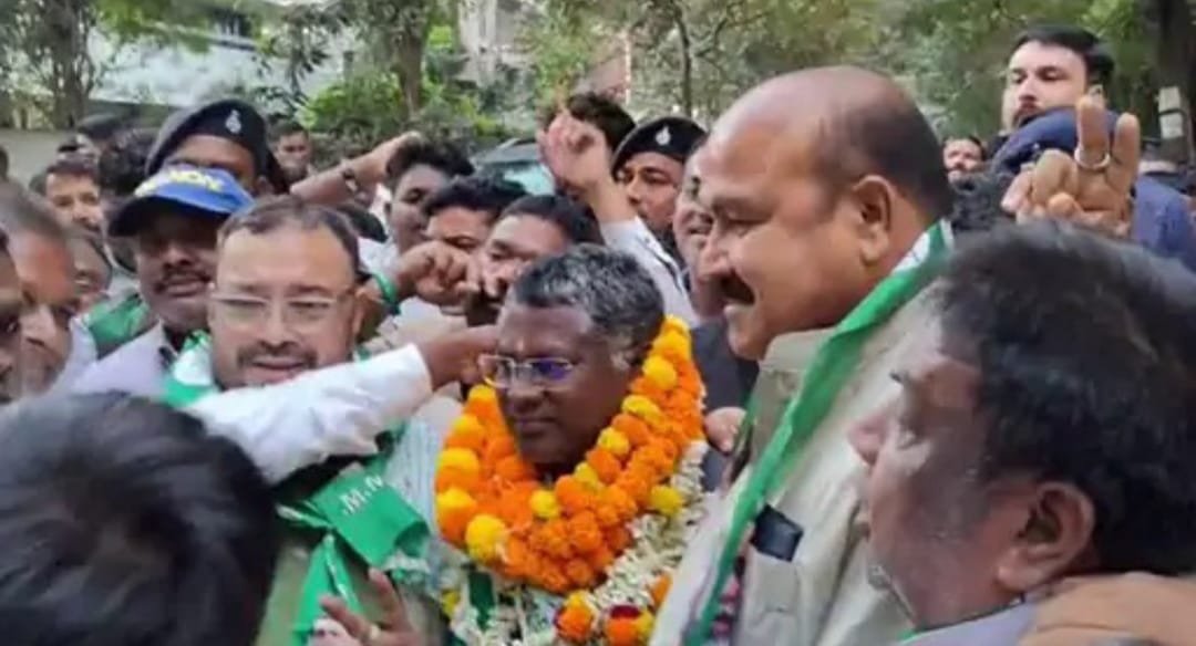 घाटशिला उपचुनाव में जेएमएम प्रत्याशी सोमेश चंद्र सोरेन की जीत