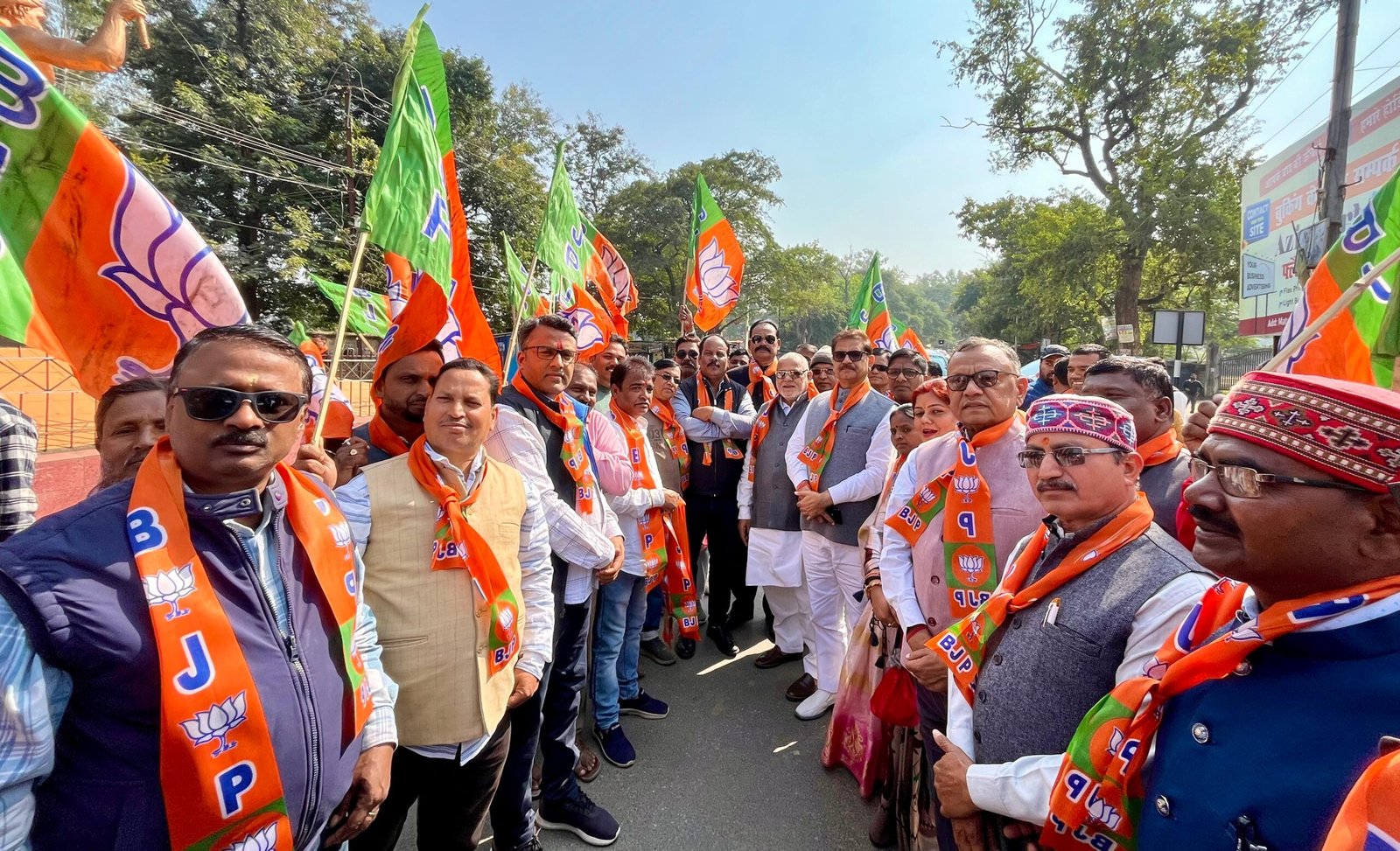 हजारीबाग में भाजपाइयों द्वारा जनजातीय गौरव दिवस के अवसर पर झांकी व शोभायात्रा निकाली गई