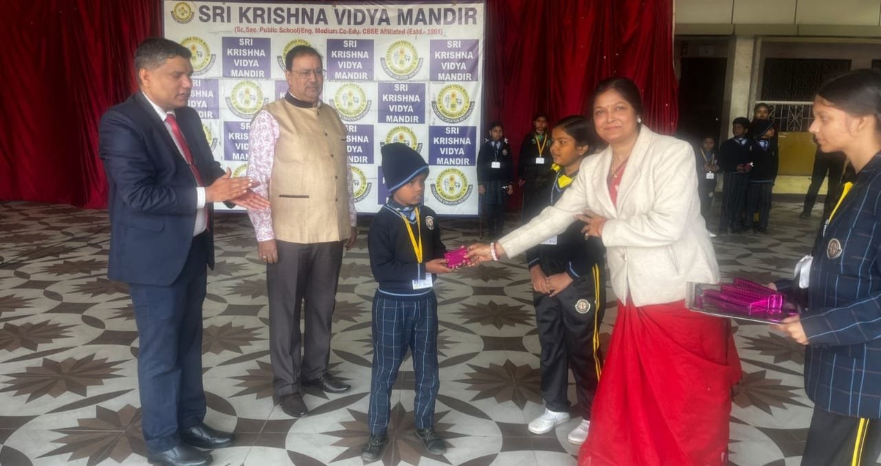 उपलब्धियों का अभिनंदन और स्वास्थ्य का आश्वासन : श्री कृष्ण विद्या मंदिर की अनुकरणीय पहल