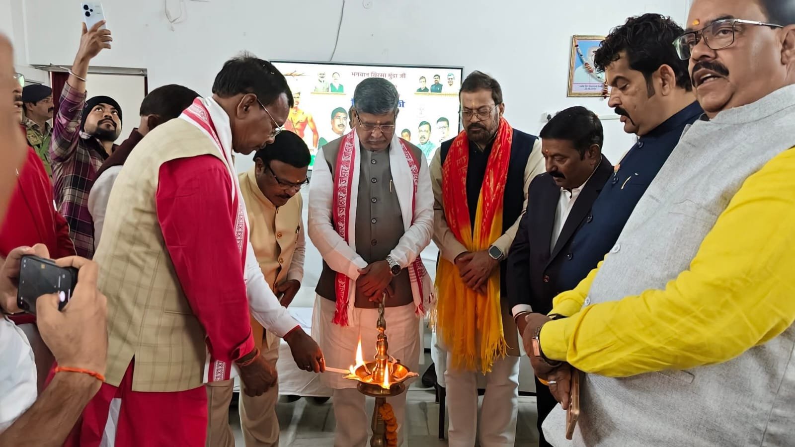 भगवान बिरसा मुंडा की 150 वी जयंती जनजातीय गौरव दिवस पर भाजपा द्वारा संगोष्ठी का आयोजन