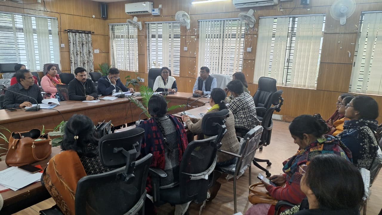 आंगनबाड़ी केंद्रों और निकटवर्ती प्राथमिक विद्यालयों को Co-Locate करने को लेकर हुई बैठक।