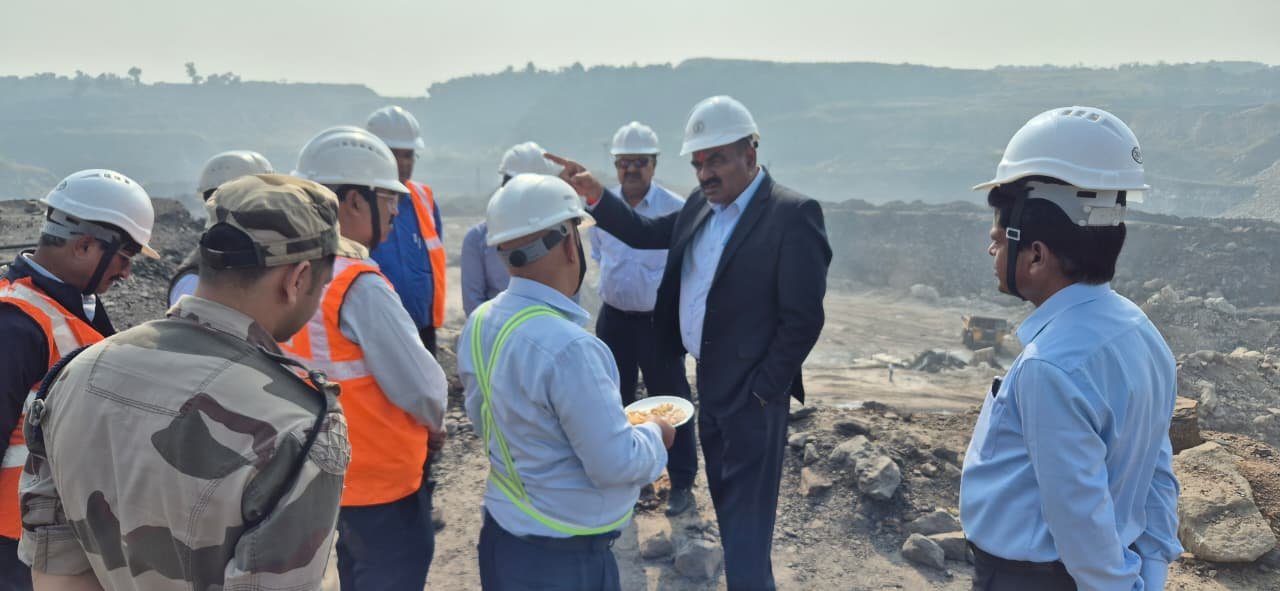 रजरप्पा ओपन कास्ट माइंस में सीएमडी का निरीक्षण,उत्पादकता बढ़ाने के निर्देश