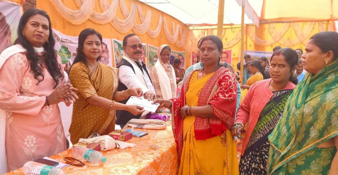 गोला में आपकी योजना,आपकी सरकार,आपके द्वार कार्यक्रम का आयोजन