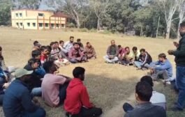 विद्युत विभाग द्वारा लगाए जा रहे बिजली के नए खंभे पर अनियमितता को लेकर ग्रामीण ने विरोध जताया