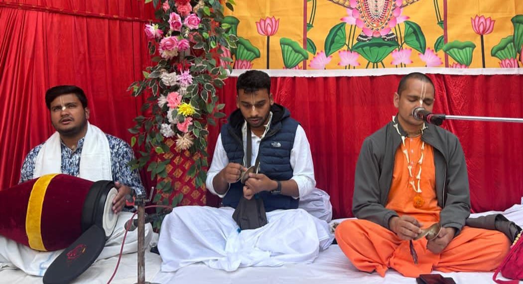 हरिनाम में डूबी शाम, गीता उपदेशों ने भक्त-हृदय को किया आनंदित