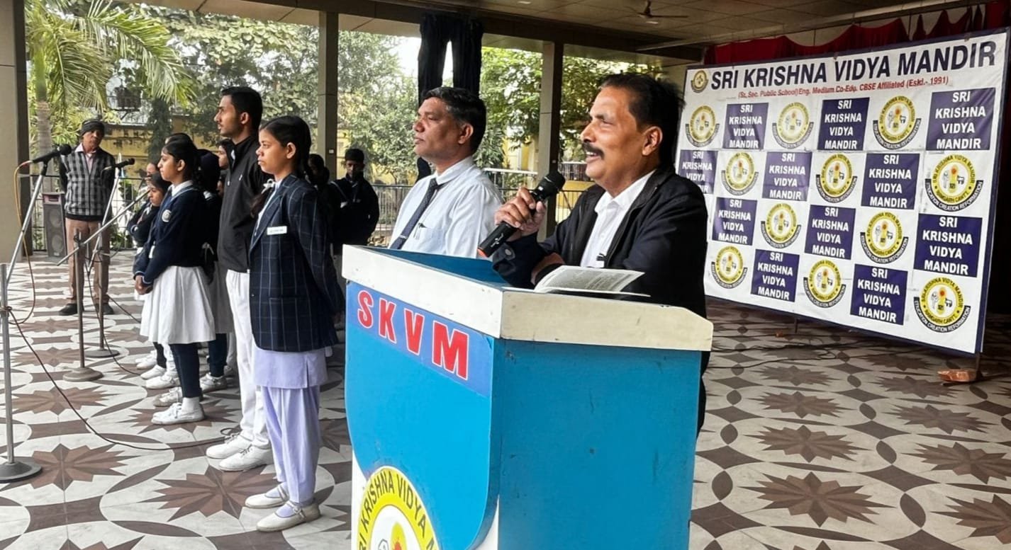 श्री कृष्ण विद्या मंदिर में ज्ञान और कर्म की ज्योत जलाते हुए गीता जयंती मनाई गई