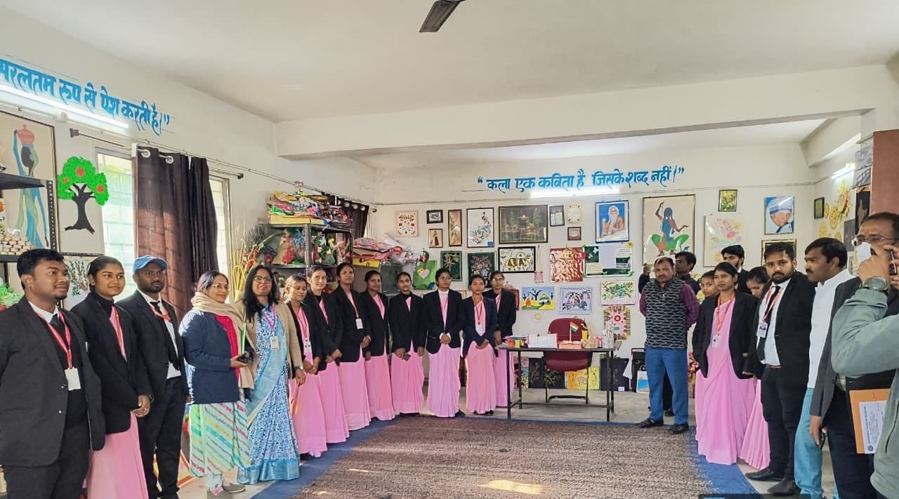 फेकल्टी स्टूडेंट एक्सचेंज प्रोग्राम के तहत राधा गोविंद विश्वविद्यालय के विद्यार्थियों ने किया रामशोभा कॉलेज ऑफ एजुकेशन का दौरा