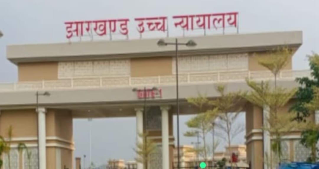 15 वर्षों से पुराने व्यावसायिक वाहनों को रोड परमिट नहीं देने के मामले में माननीय उच्च न्यायालय ने आठ सप्ताह के अंदर जवाब दाखिल करने को कहा