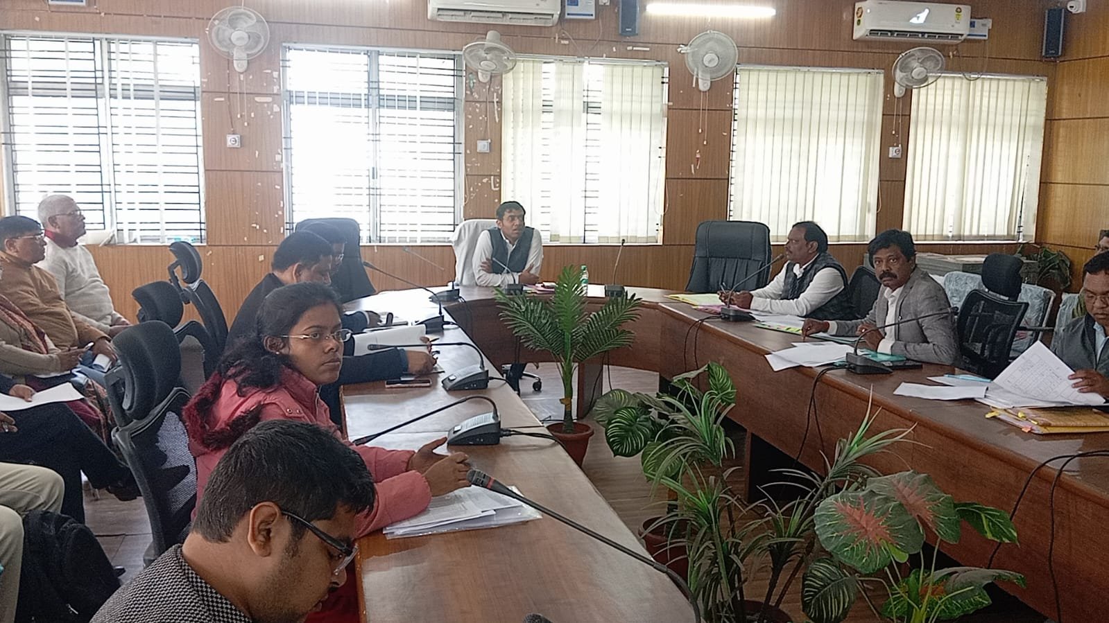 कृषि एवं अन्य संबद्ध विभागों द्वारा किए जा रहे कार्यों को लेकर हुआ बैठक