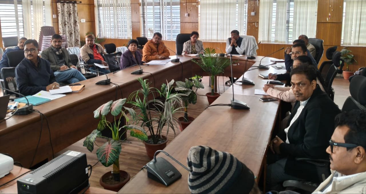 स्वास्थ्य विभाग द्वारा किए जा रहे कार्यों को लेकर उप विकास आयुक्त की अध्यक्षता में हुआ समीक्षा बैठक