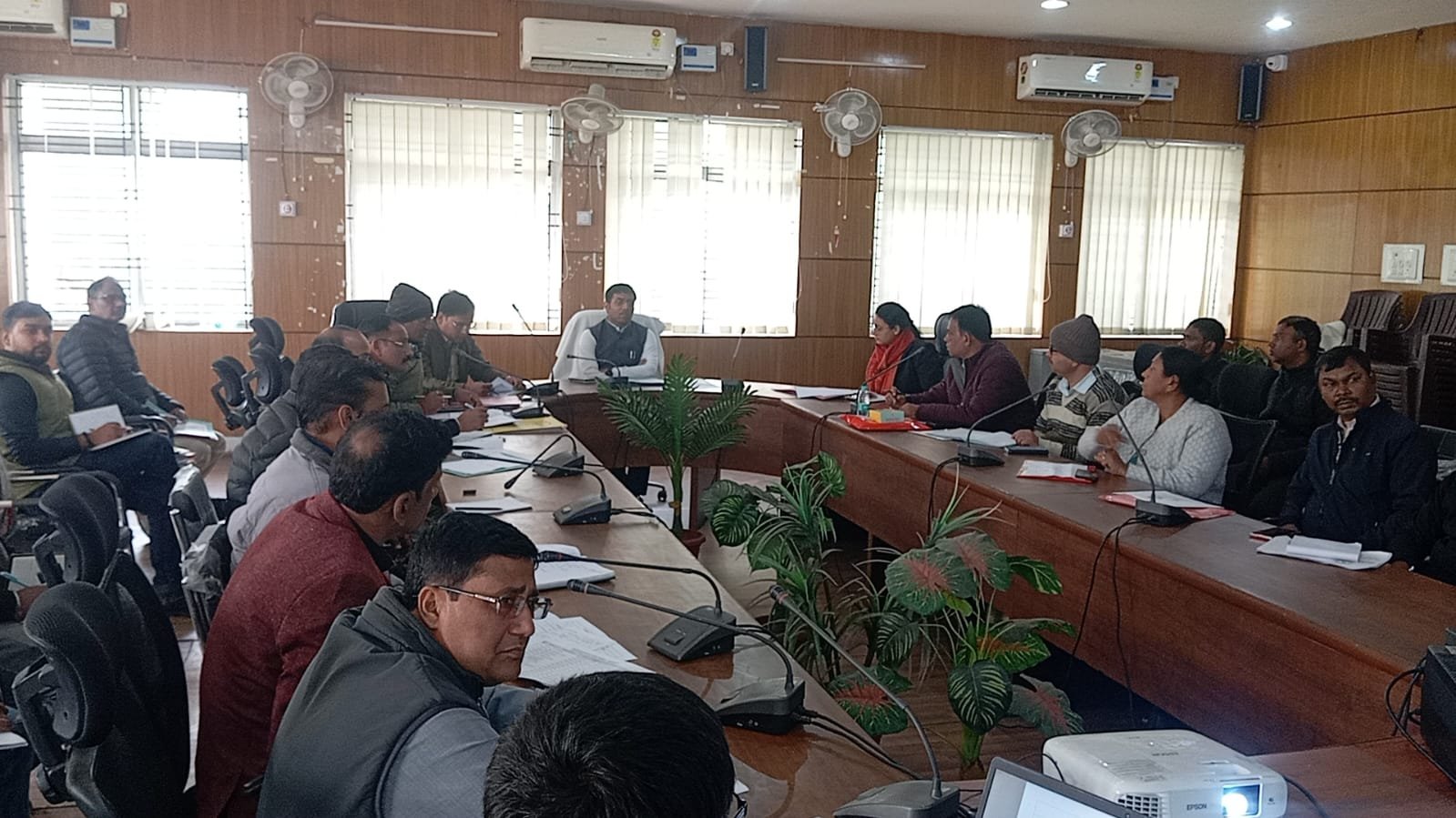 शिक्षा विभाग द्वारा किए जा रहे कार्यों की डीडीसी ने की समीक्षा