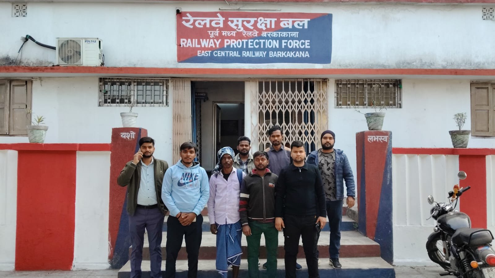 छात्र के साथ मारपीट करने के मामले में आरपीएफ के अधिकारियों ने लिया संज्ञान