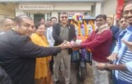 रोटरी रामगढ़ सिटी ने नि:शुल्क ई रिक्शा वितरण किया