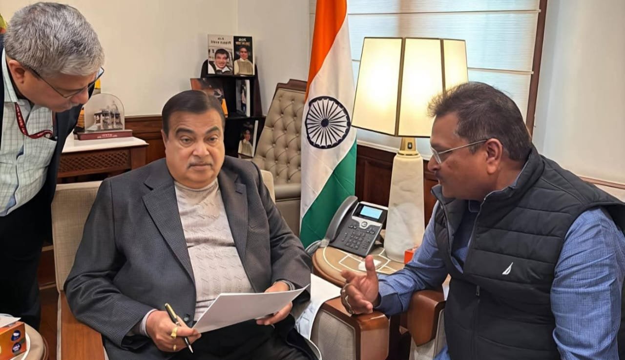 सांसद मनीष जायसवाल ने केंद्रीय मंत्री नितिन गडकरी से की खास मुलाकात
