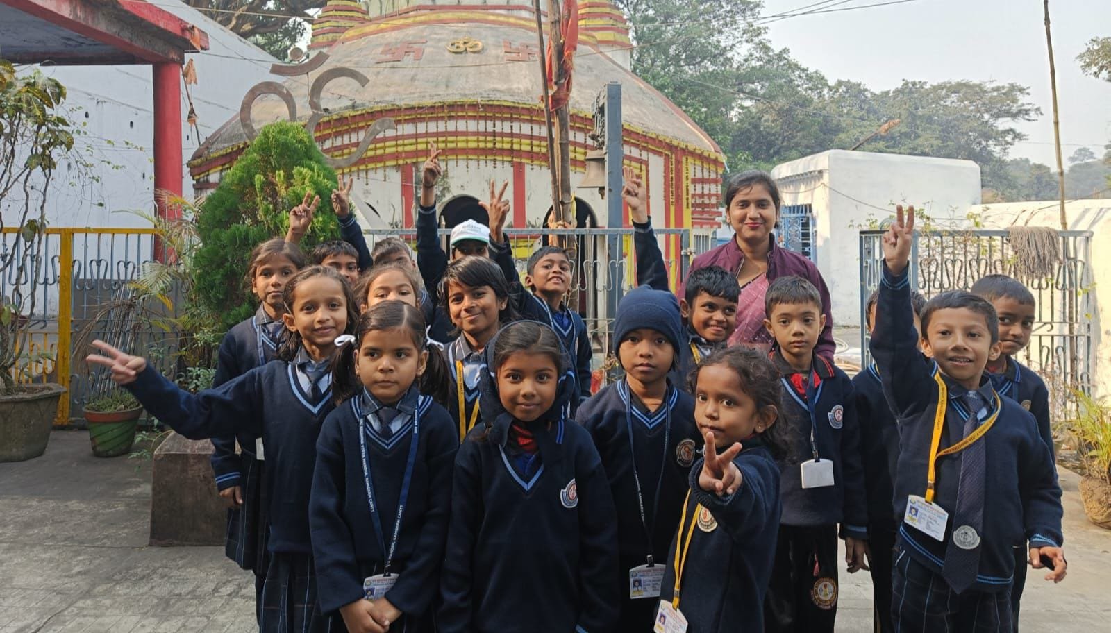 श्री कृष्ण विद्या मंदिर के बच्चों ने टूटी झरना का भ्रमण किया