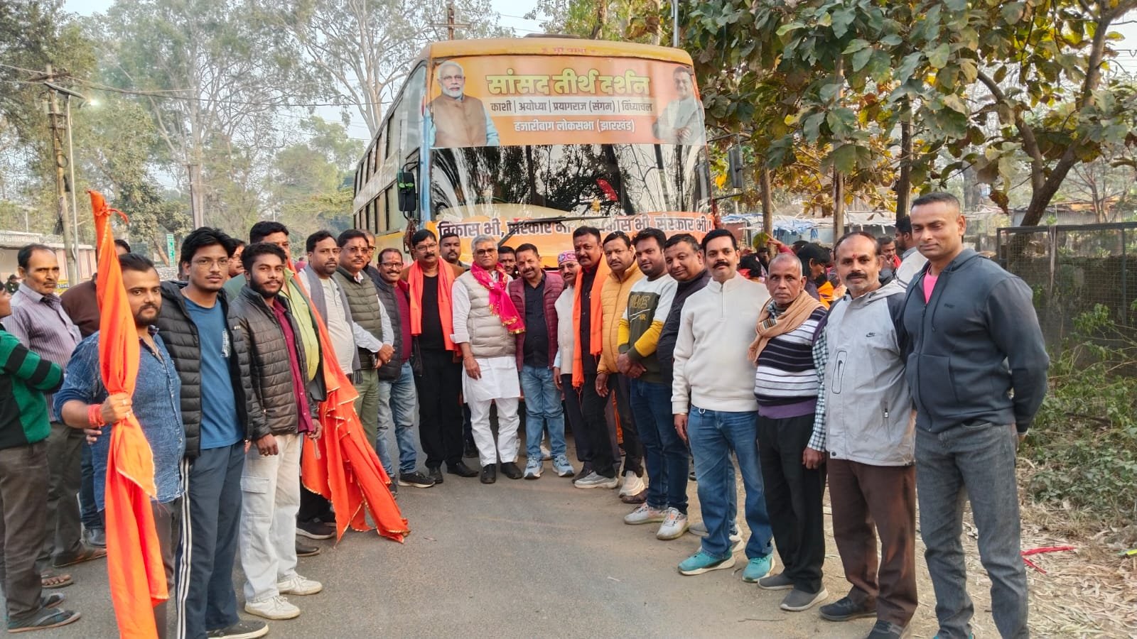 सांसद तीर्थ दर्शन महाअभियान का 35 वाँ जत्था नगर पूर्वी के दीपूगड़ा के वार्ड नंबर 5 से हुए रवाना