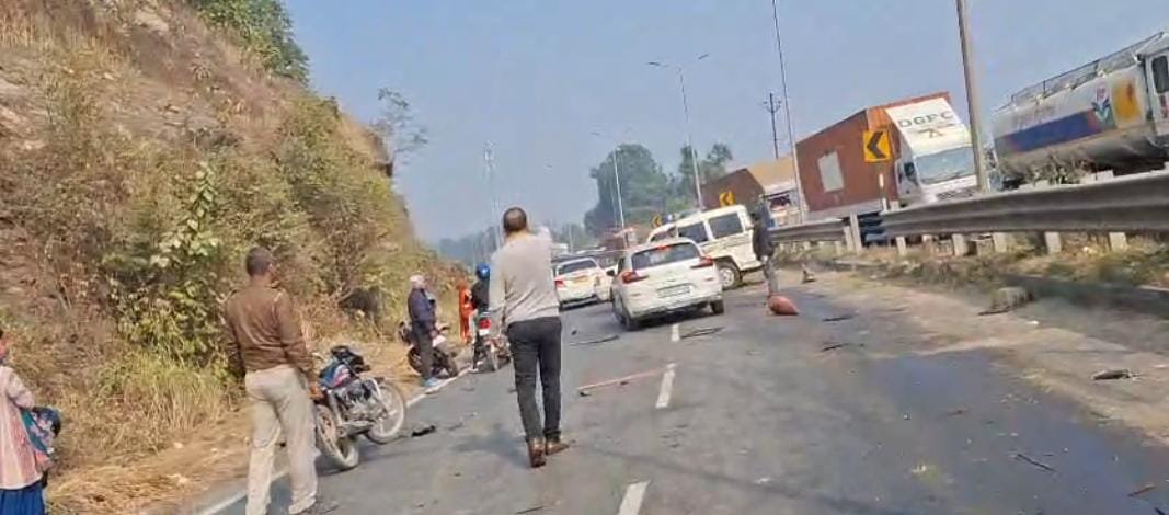 चुट्टूपालू घाटी सड़क दुर्घटना की प्राप्त सूचना पर जिला प्रशासन की त्वरित कार्रवाई