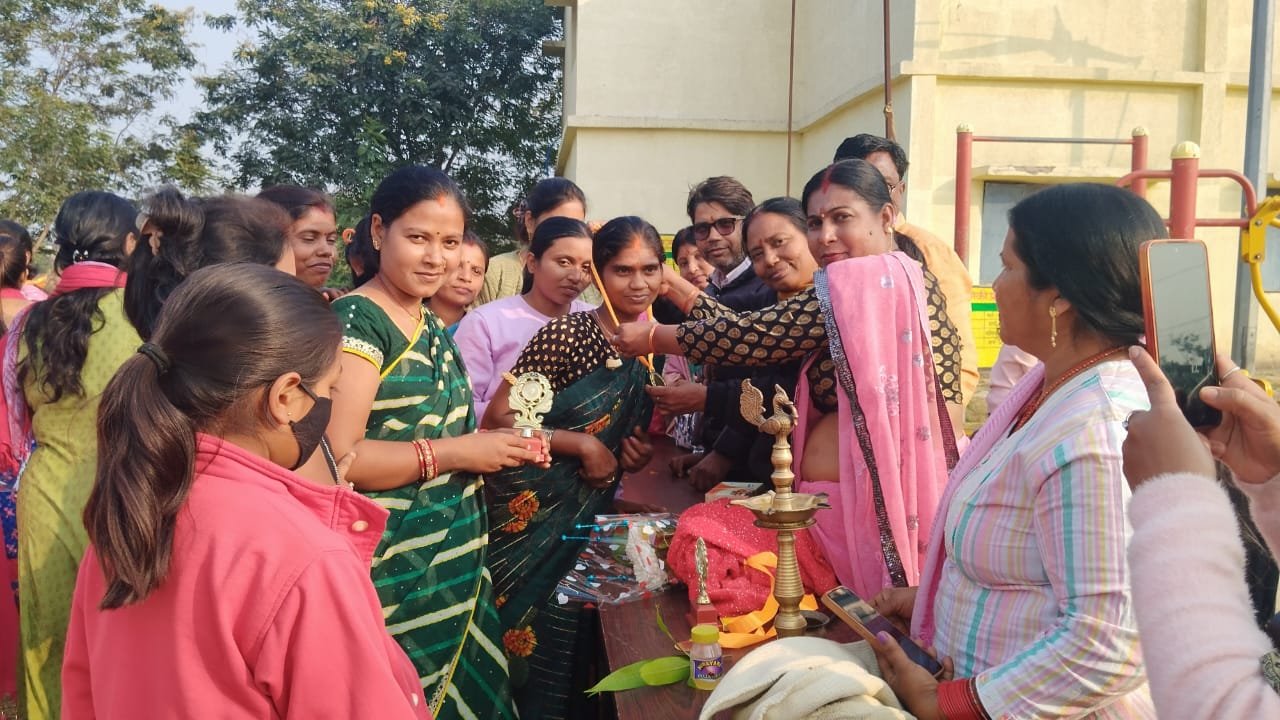 जेंडर अभियान 4.0 के तहत मांडू में खेल महोत्सव,खेल के माध्यम से दिया गया जेंडर समानता का संदेश