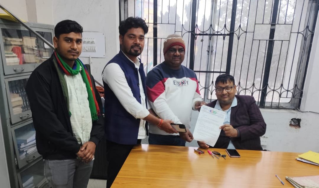 आजसू युवा मोर्चा ने सौंपी 'शिक्षा के लिए भिक्षा' मार्च की अनुमति के लिए आवेदन