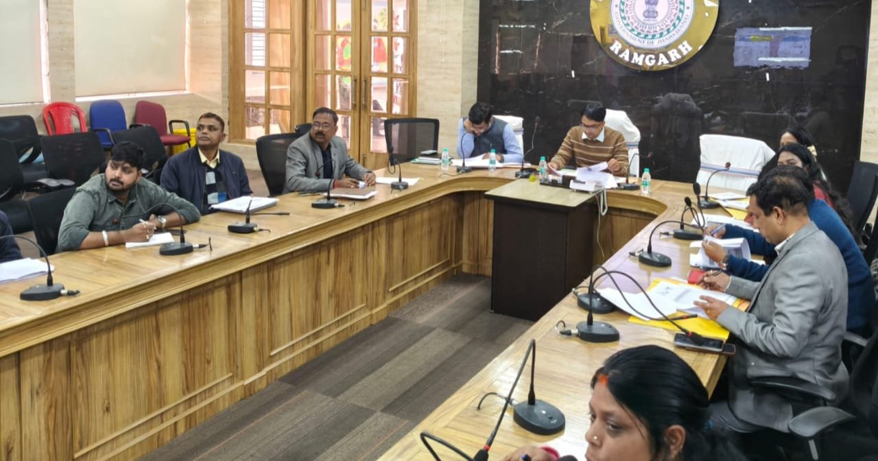 मनरेगा,प्रधानमंत्री आवास योजना, अबुआ आवास योजना के तहत उपायुक्त की अध्यक्षता में हुआ बैठक