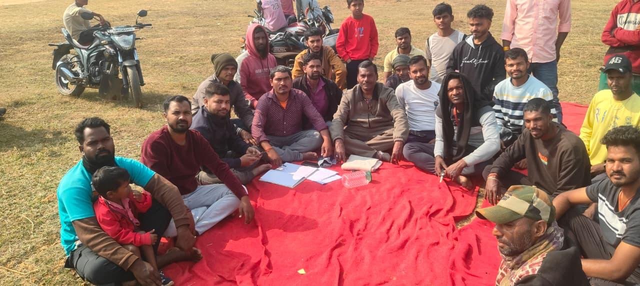 वार्ड स्तरीय क्रिकेट मैच के लिए जनप्रतिनिधि और ग्रामीणों ने की बैठक