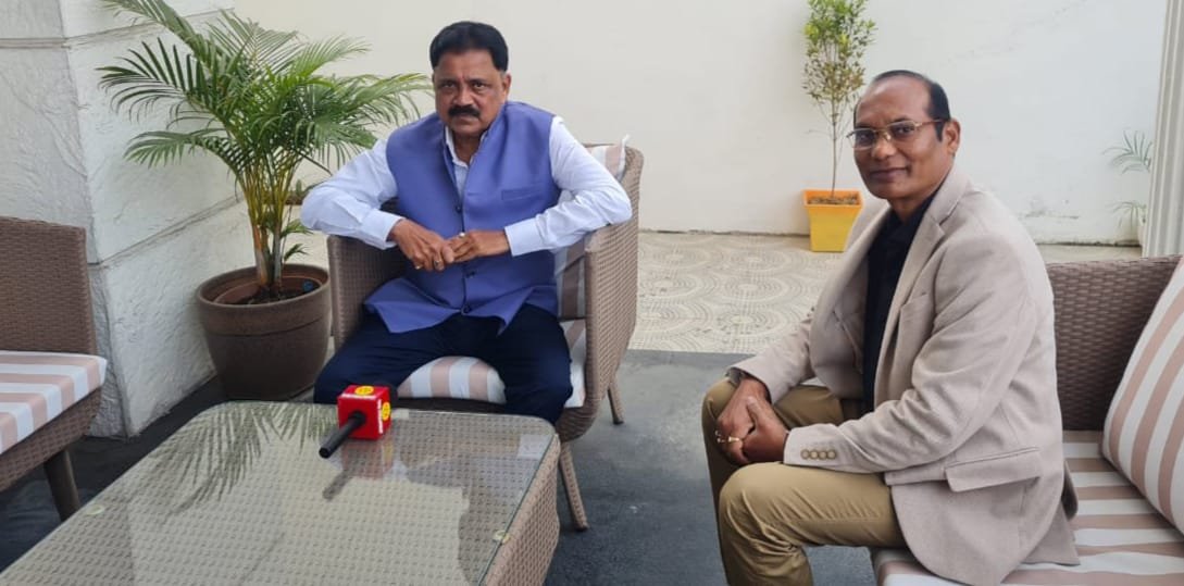 राजेन्द्र मिले मंत्री सुदिव्य से,कहा डिप्टी मेयर का चुनाव सीधे जनता करे