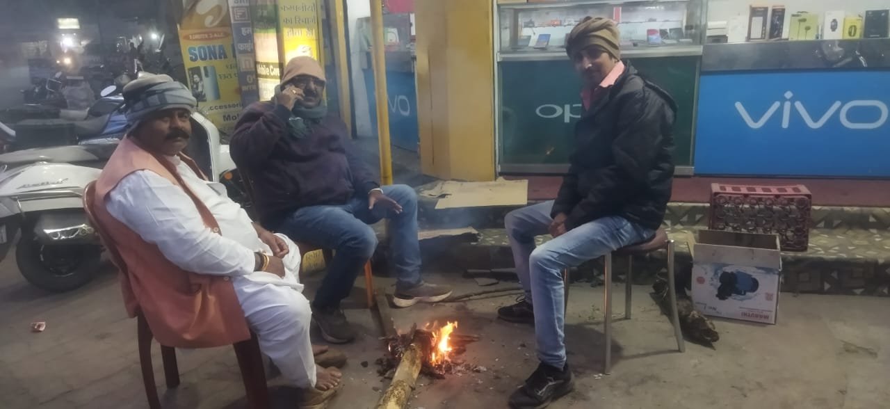 पतरातू प्रखंड में ठंड का कहर,अलाव की व्यवस्था नहीं