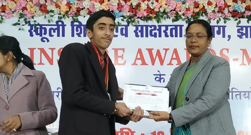 श्री गुरु नानक पब्लिक स्कूल के विद्यार्थी ने राज्य स्तरीय प्रदर्शनी में मैडल जीता