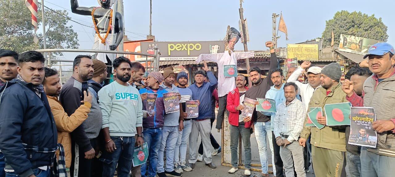 विहिप व बजरंग दल ने किया बांग्लादेश के पुतला दहन