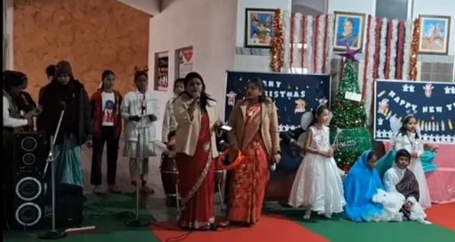रामगढ़ के संत फ्रांसिस स्कूल में क्रिसमस कार्निवल: खुशियों का रंग और प्रेम का संदेश