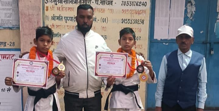 झारखंड राज्य कराटे प्रतियोगिता में भदानीनगर के दो भाइयों ने जीते कांस्य पदक