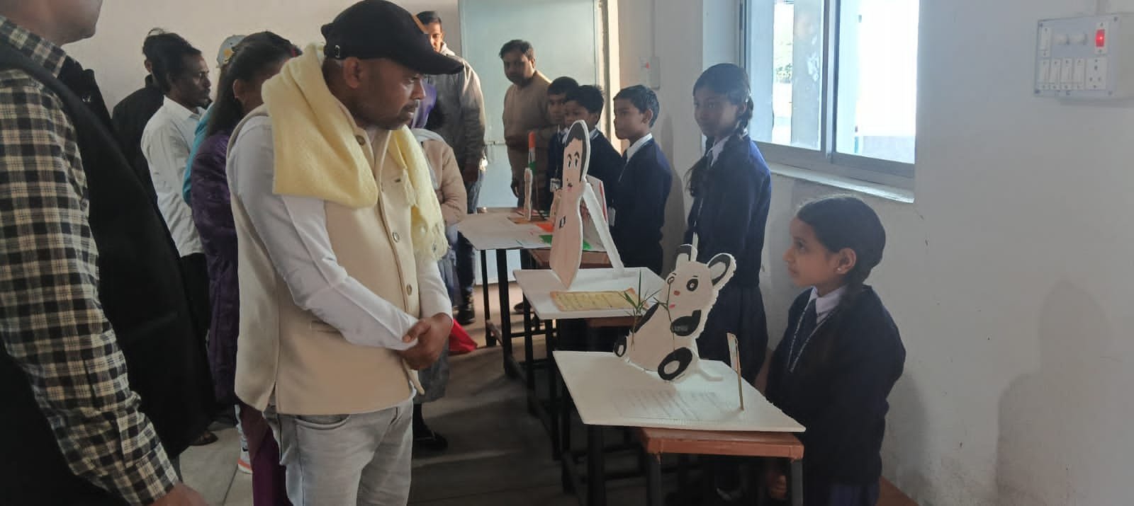 पतरातू स्कूल ऑफ़ इकोनॉमिक्स में आयोजित वार्षिक प्रदर्शनी में विद्यार्थियों ने एक से बढ़कर एक मॉडल प्रस्तुत किया