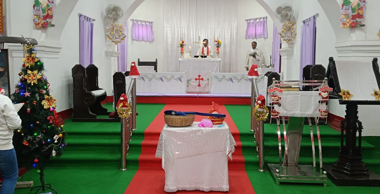 क्रिसमस के मौके पर जिला के विभिन्न क्षेत्रों में स्थित चर्च में विशेष प्रार्थना का आयोजन,सांस्कृतिक कार्यक्रम हुए