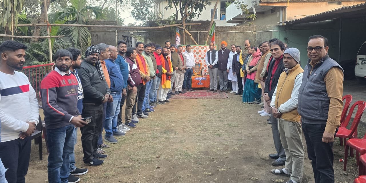 रामगढ़ भाजपा ने पूर्व प्रधानमंत्री अटल बिहारी वाजपेई का जयंती मनाया