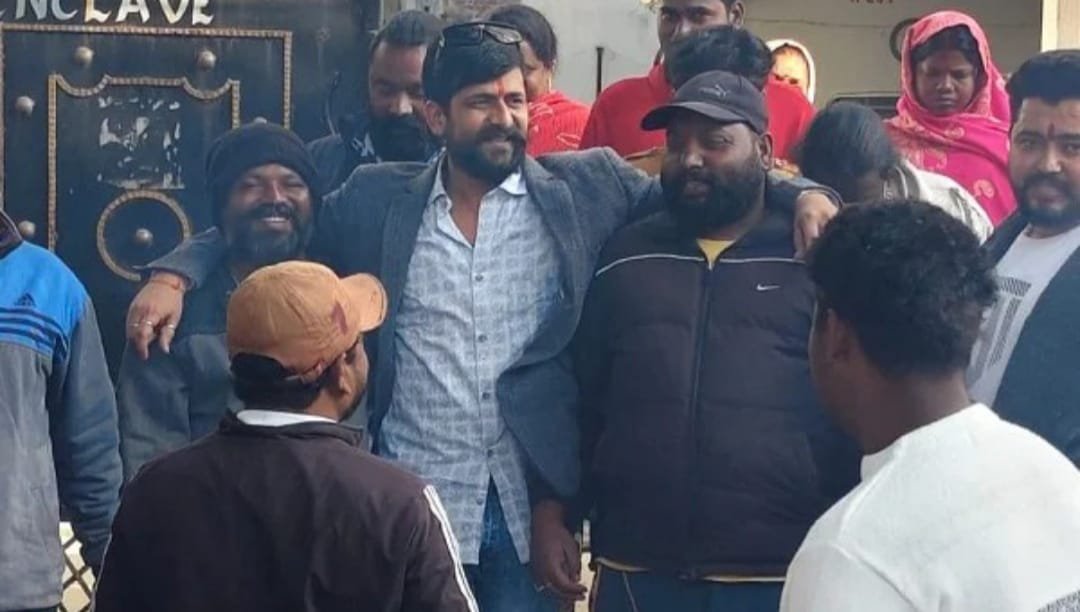 भैरव सिंह जेल से रिहा, समर्थकों ने की आतिशबाजी