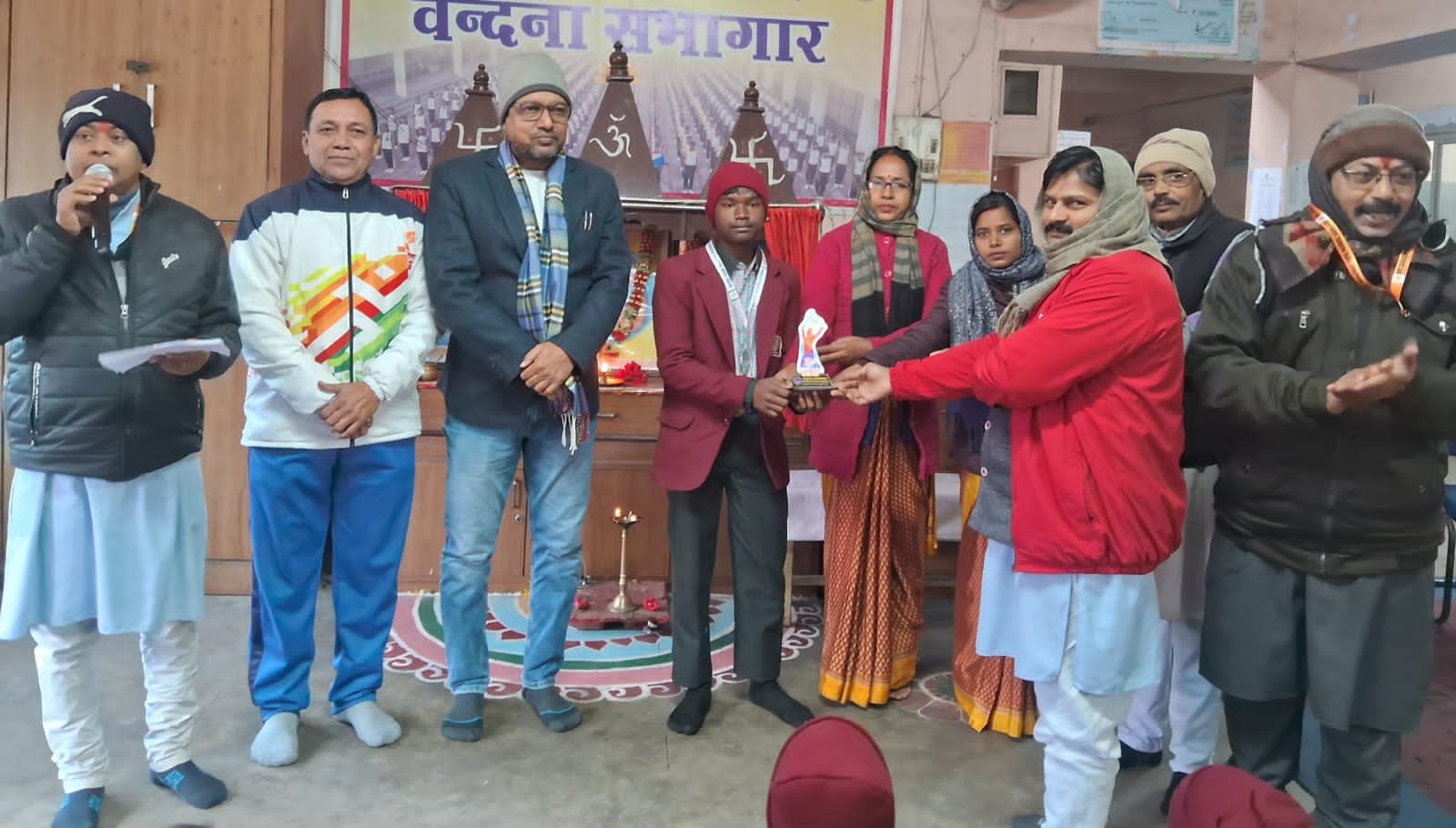 रामप्रसाद चंद्रभान सरस्वती शिशु विद्या मंदिर के बैडमिंटन टूर्नामेंट में विजेता खिलाड़ियों का विद्यालय में सम्मान