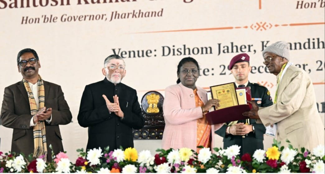 राष्ट्रपति ने जमशेदपुर में आयोजित 22वें पारसी महा और ओल चिकी शताब्दी समारोह में भाग लिया