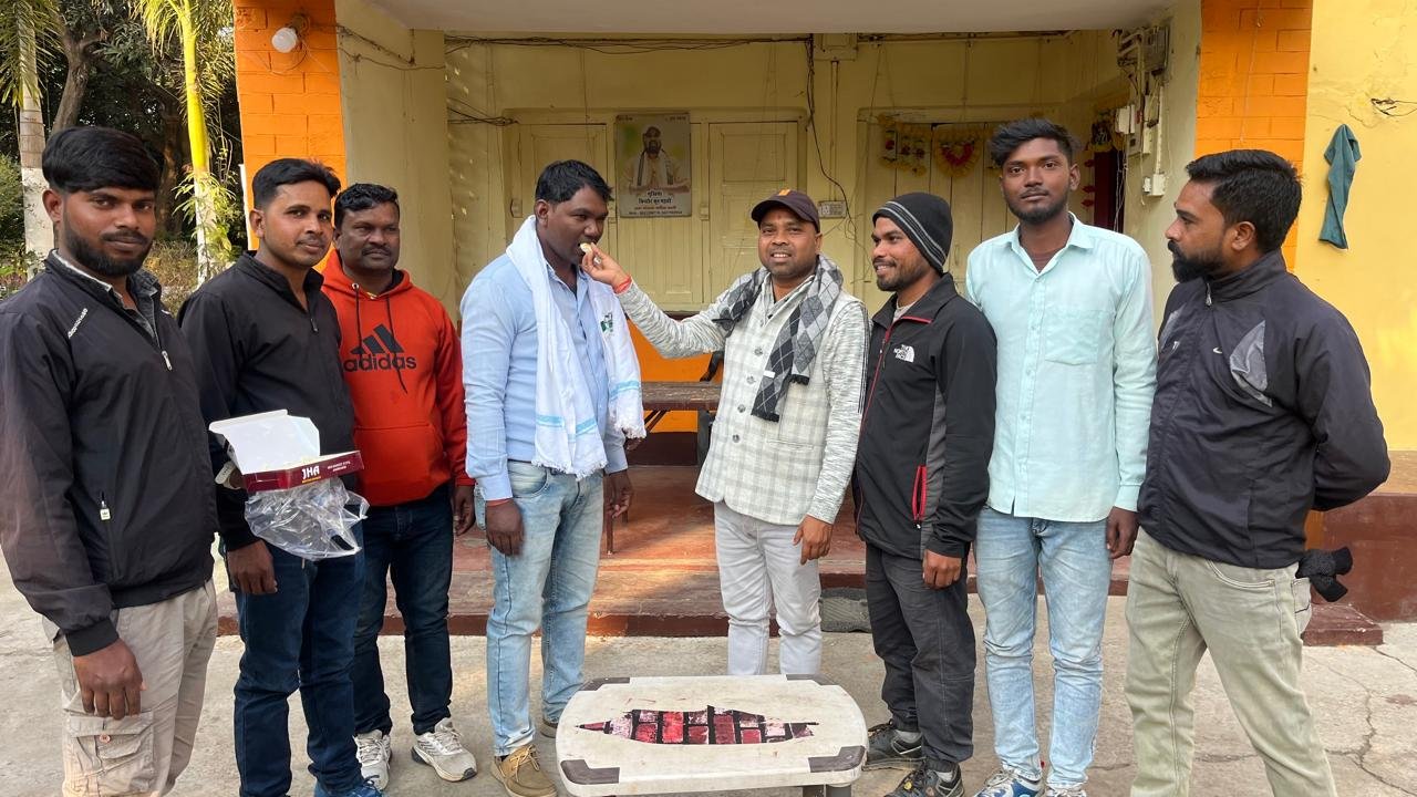 पतरातू के किसान का बेटा बना आपूर्ति पदाधिकारी