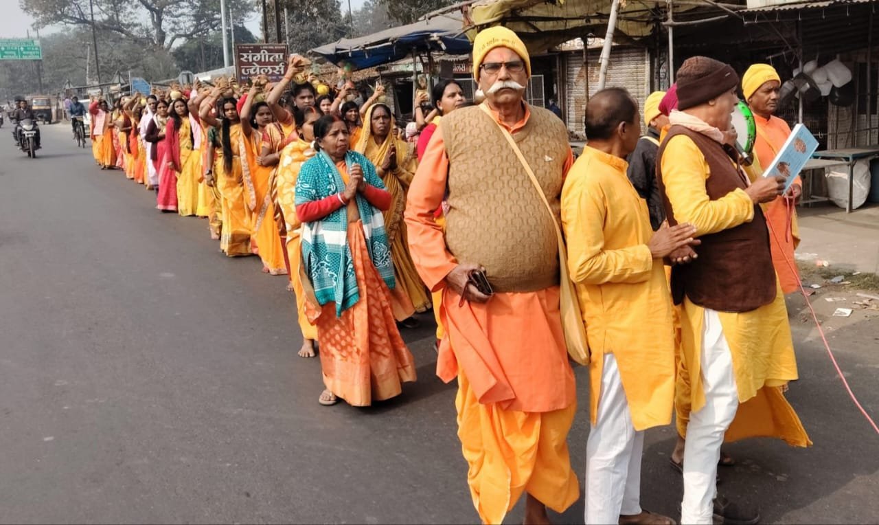 कलश यात्रा के साथ तीन दिवस से गायत्री महायज्ञ का हुआ शुभारंभ