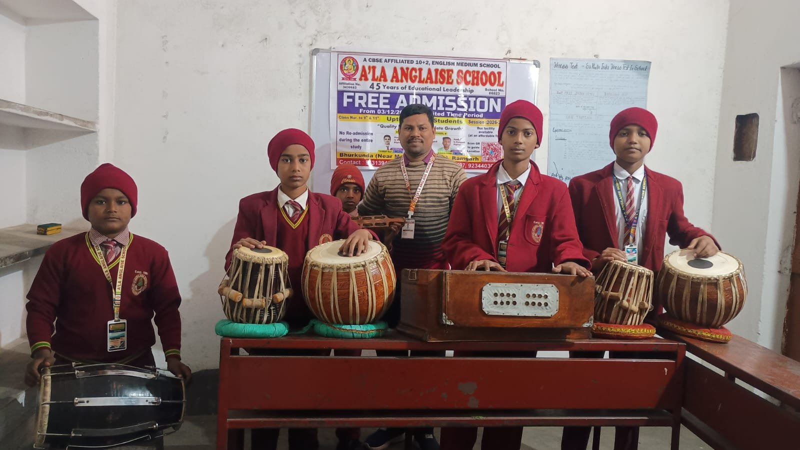 संगीत, नृत्य और कला विद्यार्थियों के व्यक्तित्व को निखारने का सशक्त माध्यम हैं:प्राचार्य