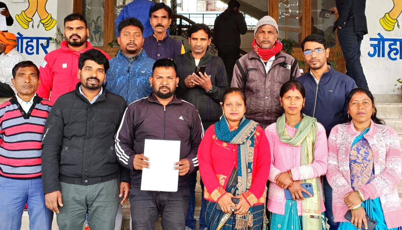 मुरामकलां पैक्स लिमिटेड रामगढ़ के द्वारा किसानों की समस्याओं को लेकर रामगढ़ उपायुक्त को ज्ञापन सौंपा