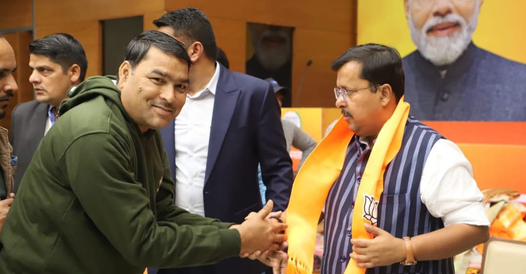 भाजपा नेता ने भाजपा के नव नियुक्त राष्ट्रीय कार्यकारी अध्यक्ष से मिलकर बधाई दी