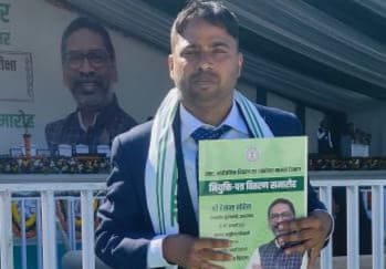 प्रदीप कुमार को प्रखंड कल्याण पदाधिकारी पद पर नियुक्ति पत्र मिला